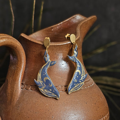 Boucles d'Oreilles "Les baleines de Luna" : Art Folklorique Peinte à la Main