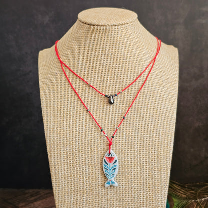 Collier "Les poissons de Mariam" : Art Folklorique Peinte à la Main