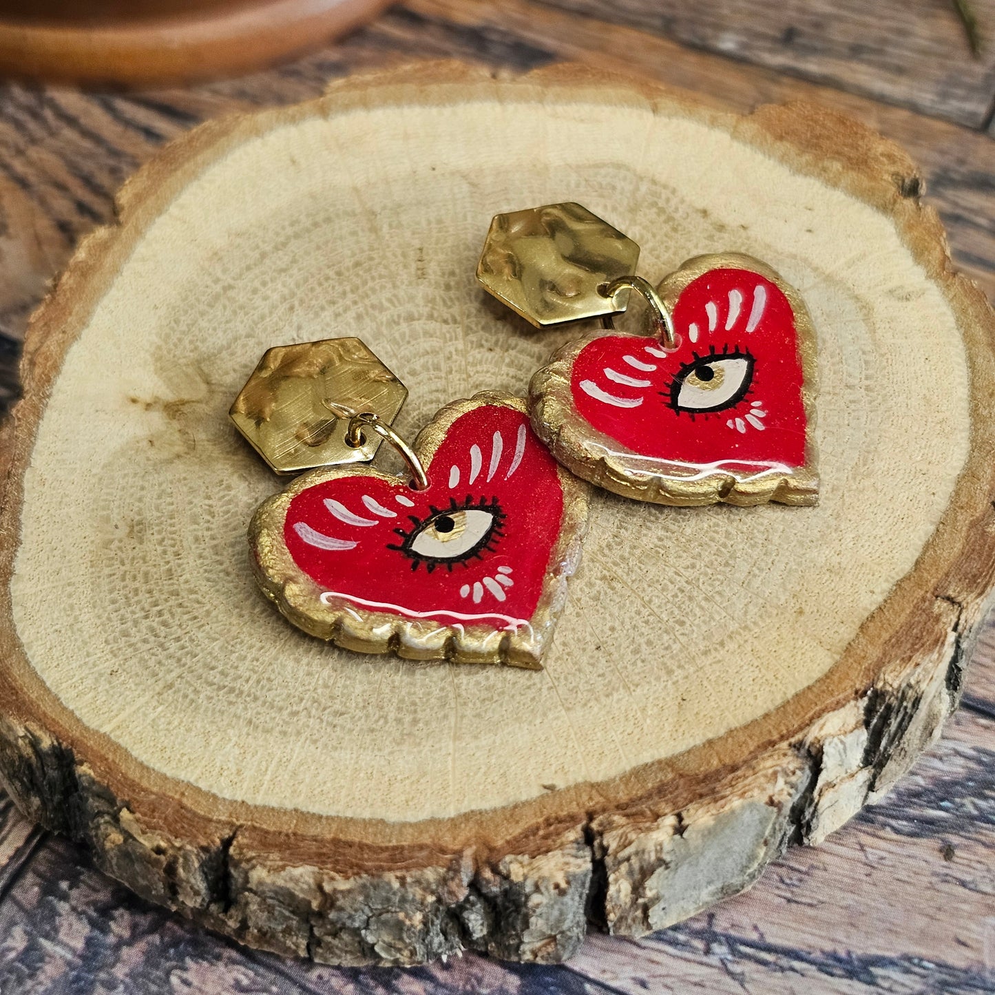 Boucles d'Oreilles "Les Cœurs de Valentine" : Art Folklorique Peinte à la Main