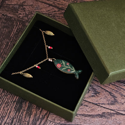 Collier "Les poissons de Flora" : Art Folklorique Peinte à la Main