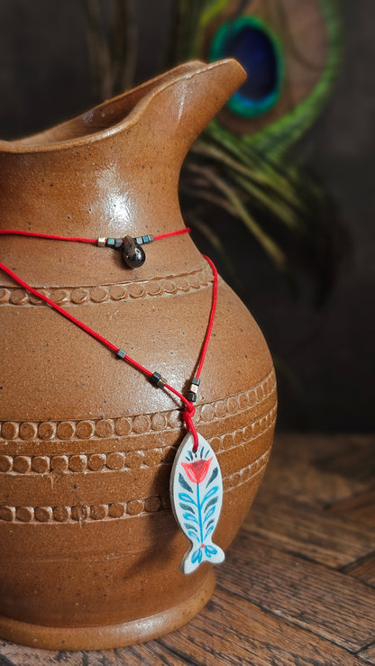 Collier "Les poissons de Mariam" : Art Folklorique Peinte à la Main