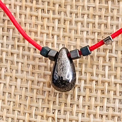 Collier "Les poissons de Mariam" : Art Folklorique Peinte à la Main