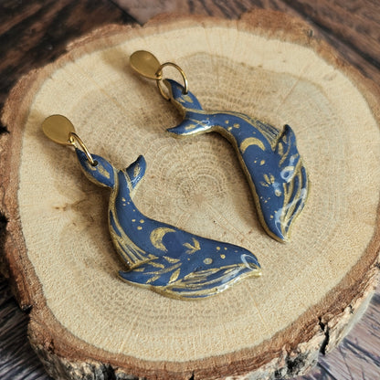 Boucles d'Oreilles "Les baleines de Luna" : Art Folklorique Peinte à la Main