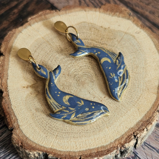 Boucles d'Oreilles "Les baleines de Luna" : Art Folklorique Peinte à la Main