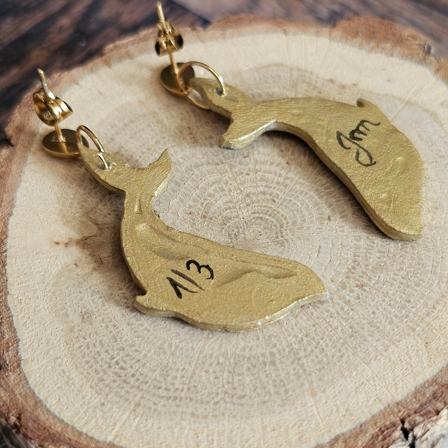 Boucles d'Oreilles "Les baleines de Luna" : Art Folklorique Peinte à la Main