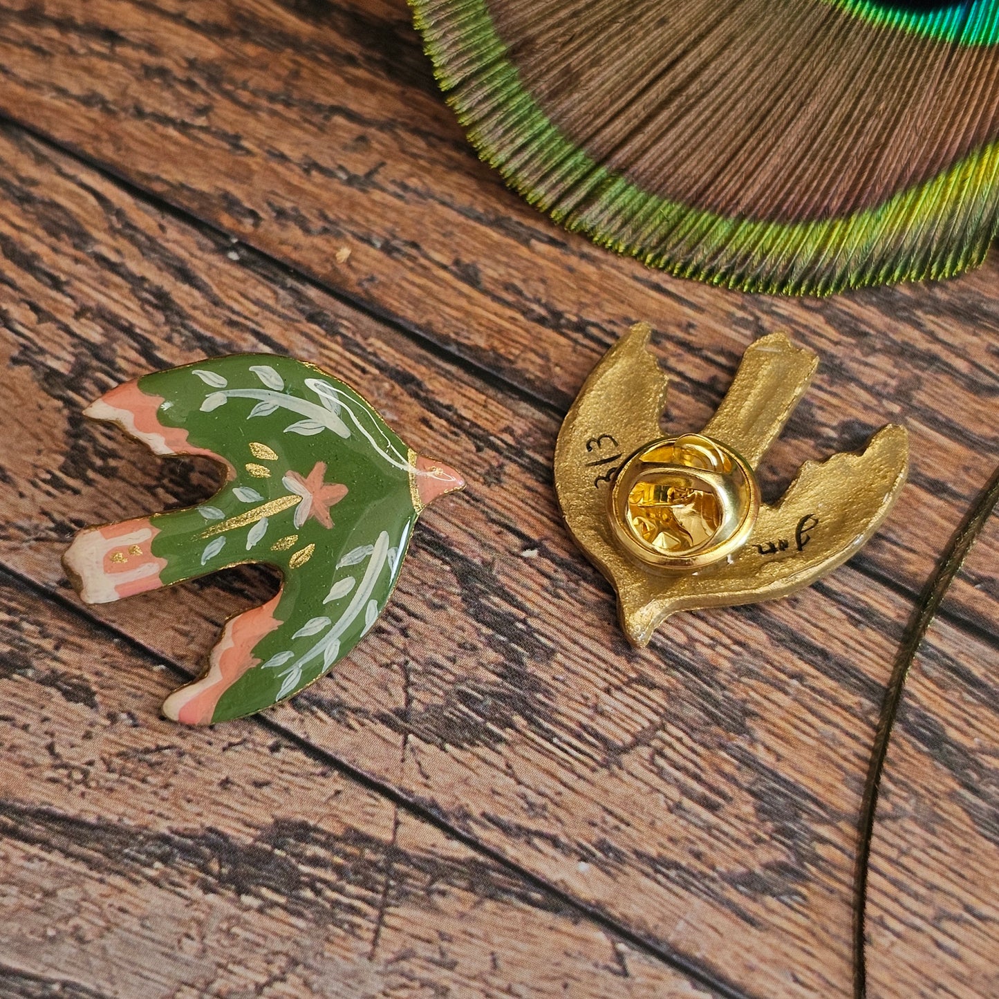 Pins "L’oiseau de Dona " : Art Folklorique Peinte à la Main